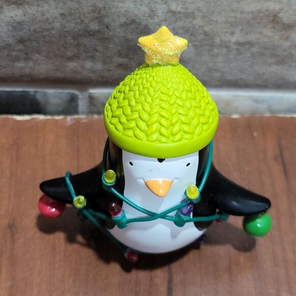 Hallmark Christmas Ornament Tip South Pole Pals 2007 Penguin In Lights - Picture 5 of 12